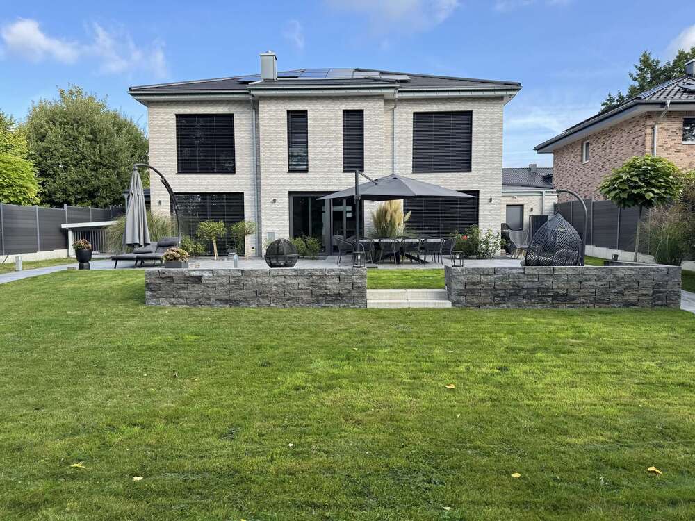 Thumbnail-Haus zum Kaufen in Leopoldshöhe 1.200.000,00 € 250 m²