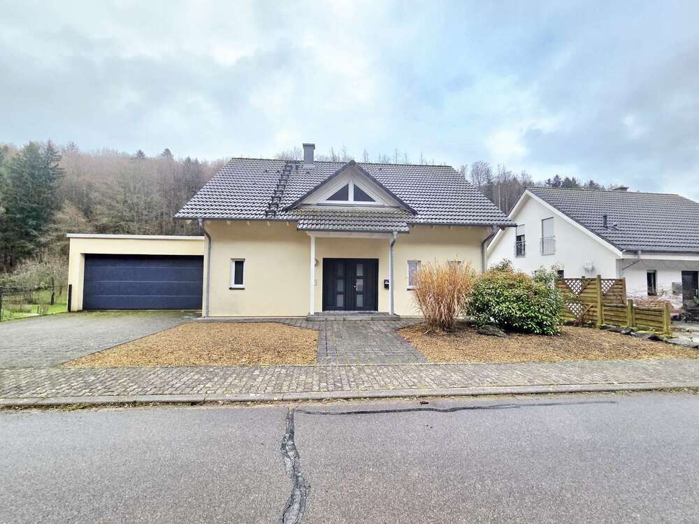 Thumbnail-Haus zum Mieten in Wiesbach 2.400,00 € 260 m²