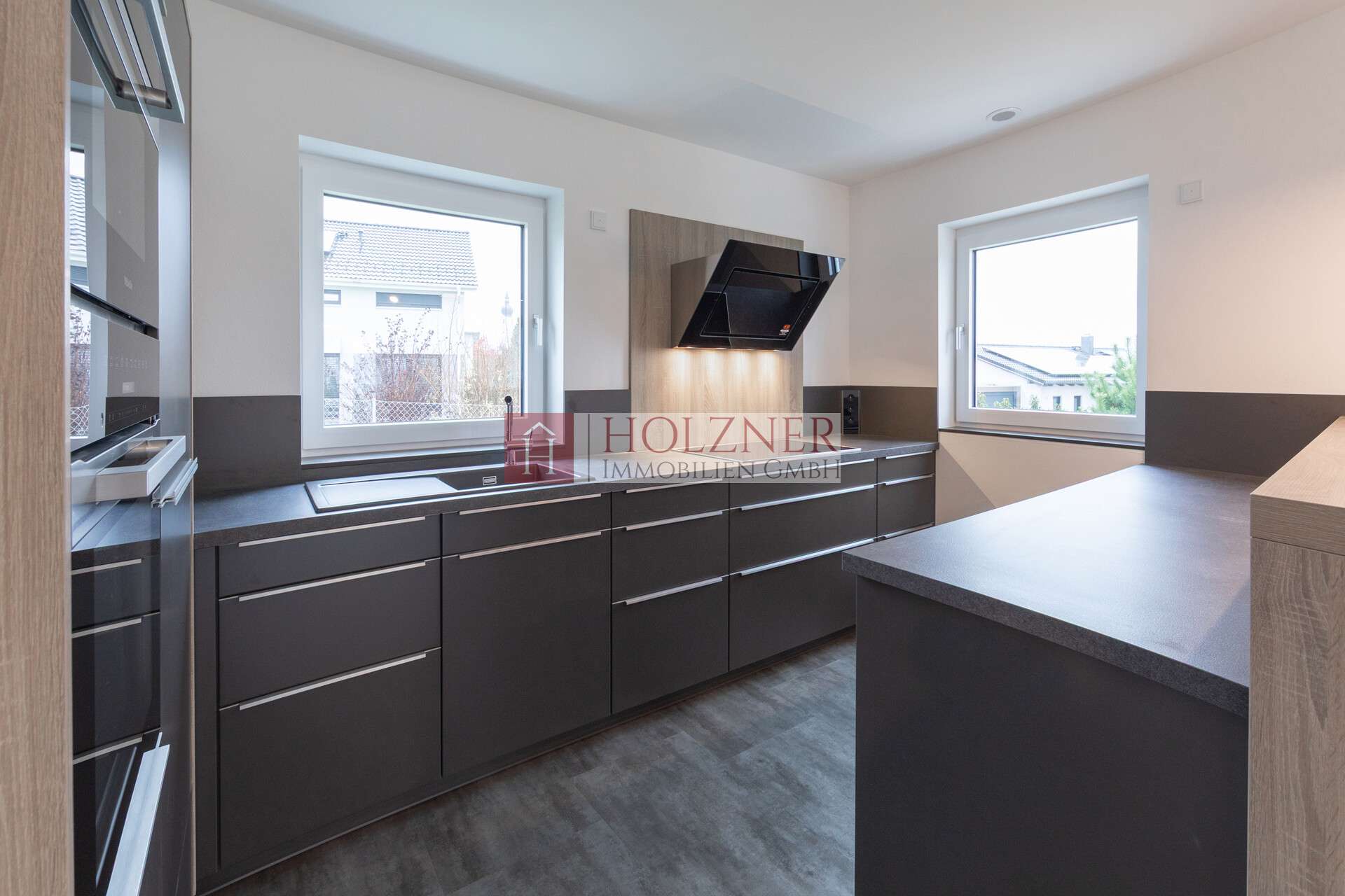 Thumbnail-Haus zum Mieten in Aham 2.000,00 € 154.38 m²