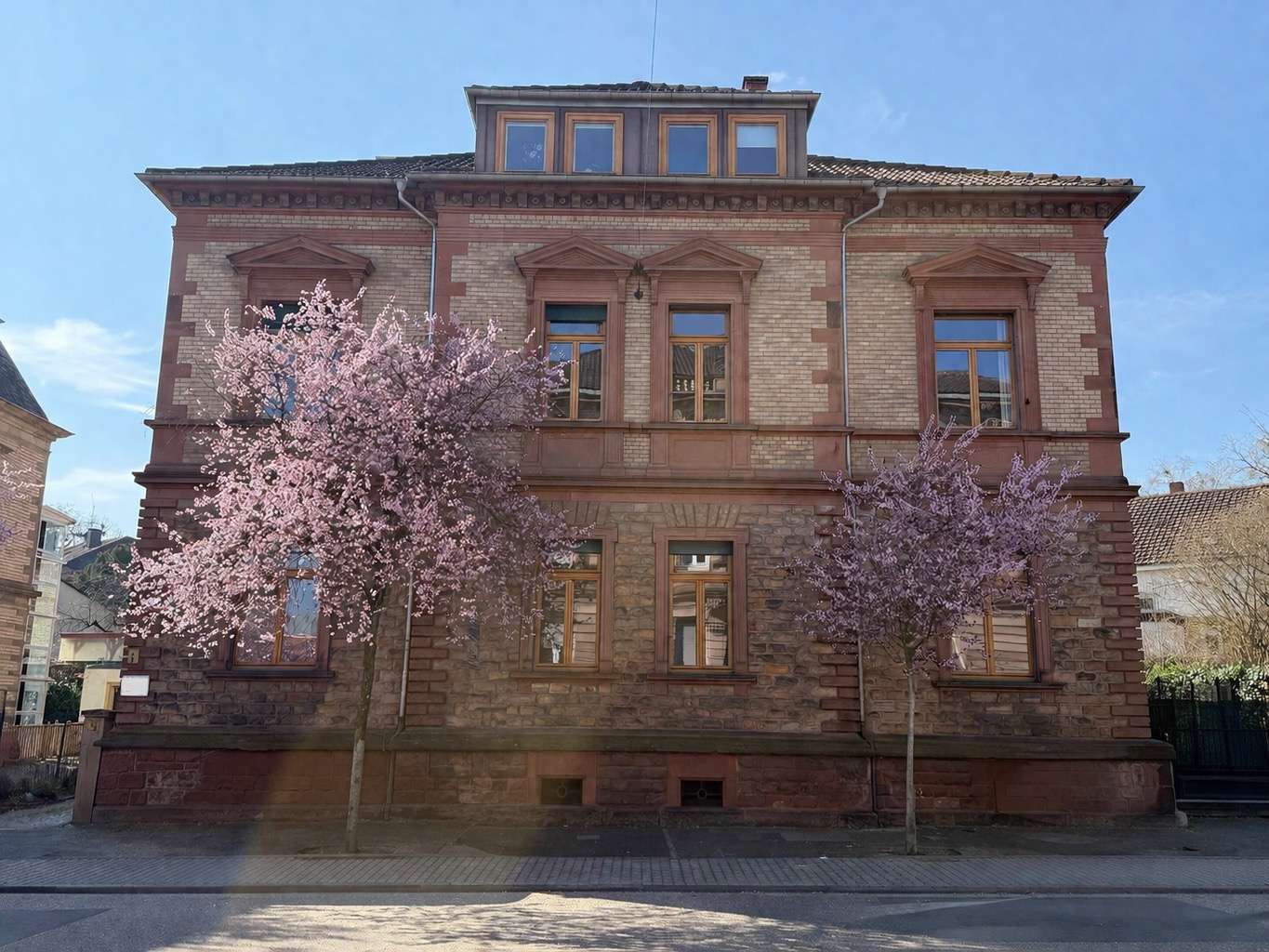 Thumbnail-Büro in Landau 1.830,00 € 147 m²