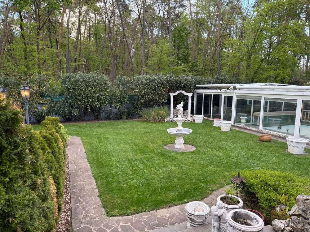 Thumbnail-Haus zum Kaufen in Heusenstamm 1.500.000,00 € 274 m²