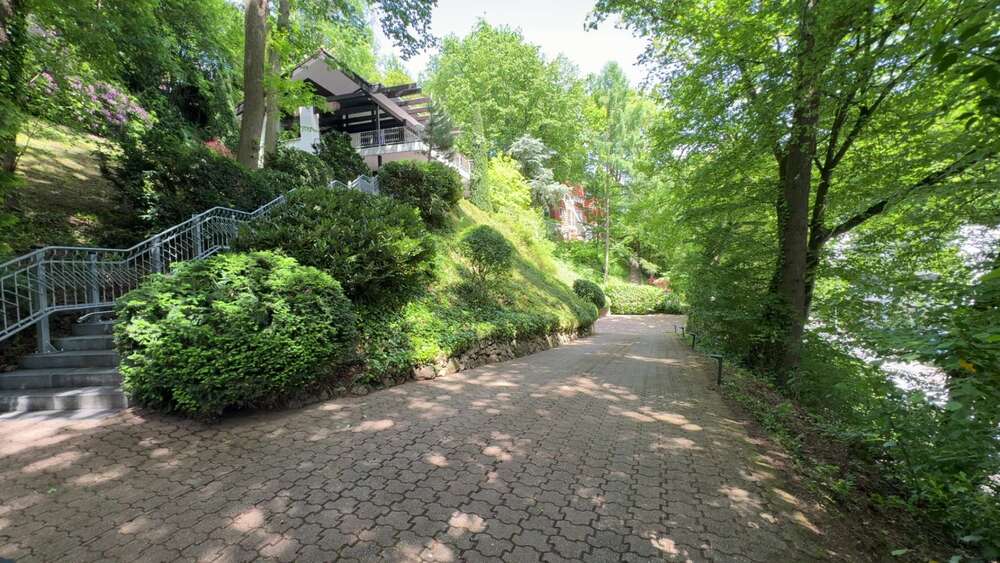 Thumbnail-Haus zum Kaufen in Bergisch Gladbach 995.000,00 € 275 m²