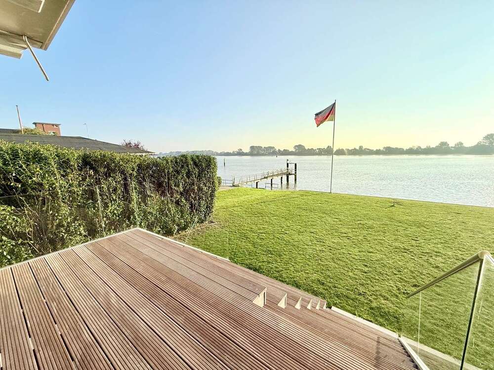 Thumbnail-Wohnung zum Mieten in Brake 2.500,00 € 139 m²