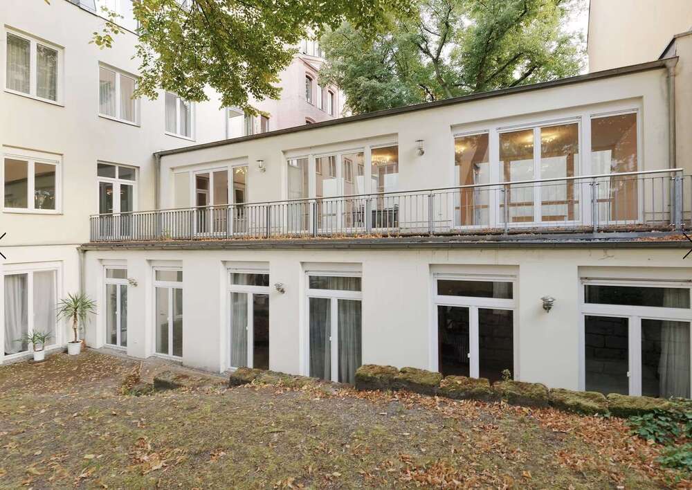 Thumbnail-Haus zum Mieten in Berlin 15.000,00 € 650 m²