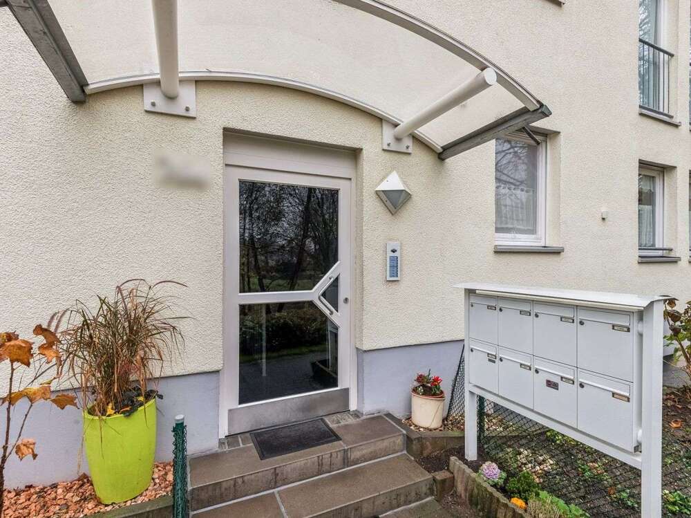 Thumbnail-Wohnung zum Kaufen in Krefeld 210.000,00 € 77.15 m²