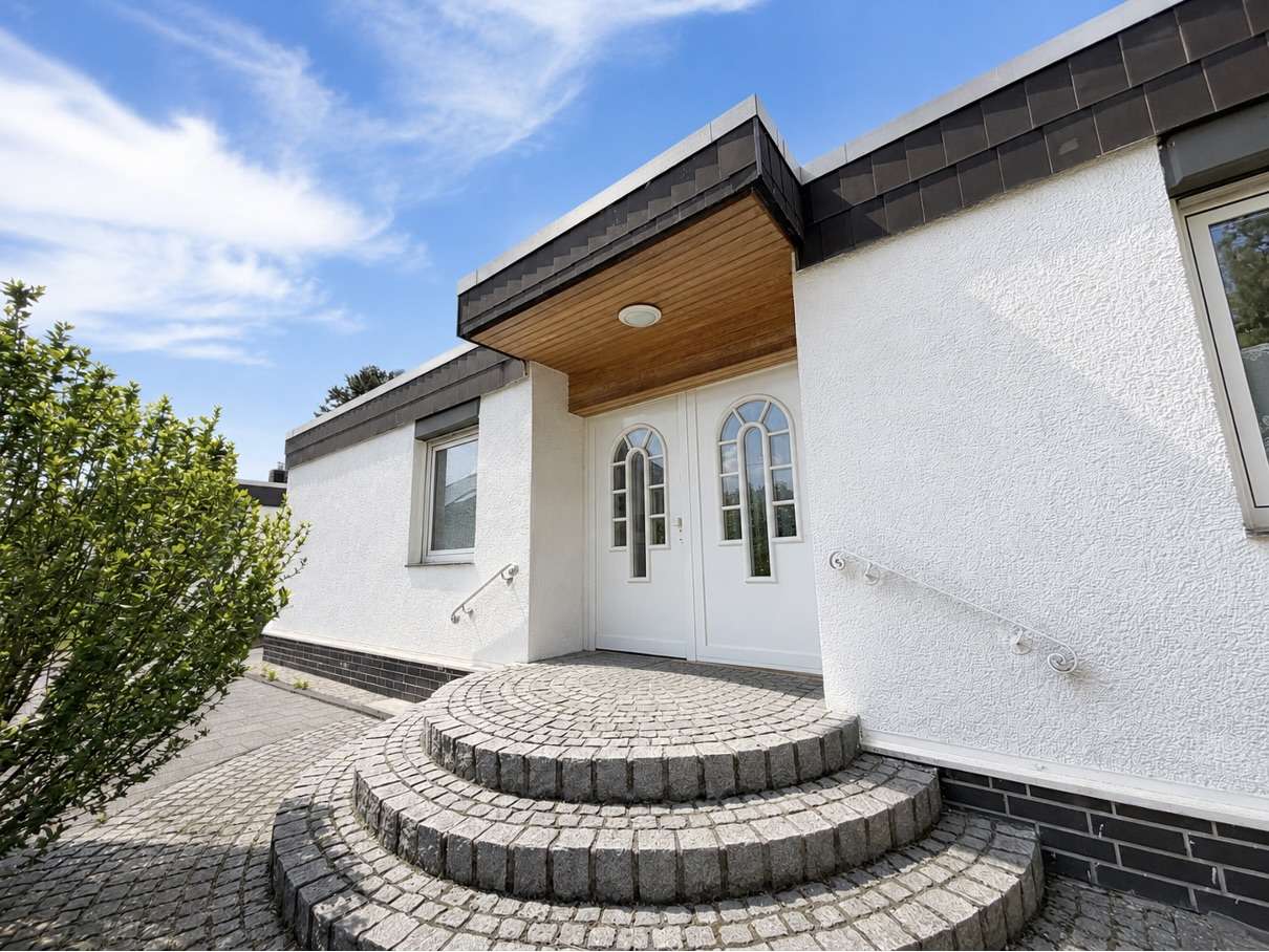 Thumbnail-Haus zum Kaufen in Rösrath 660.000,00 € 203.17 m²
