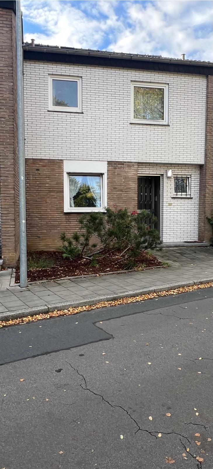 Thumbnail-DUS, 4Zi. RMH, 110m² Wfl., 215m² Grd., Terr., Garten, Keller, Grg.