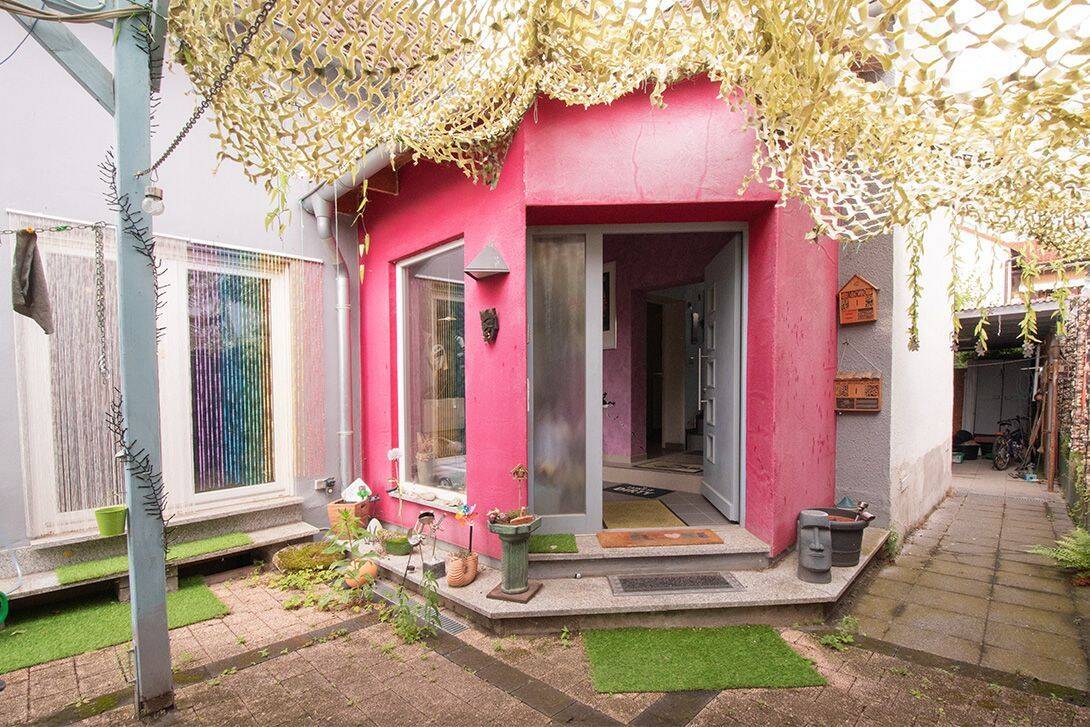 Thumbnail-Haus in zweiter Baureihe mit kleinem Garten, Carport und Garage
