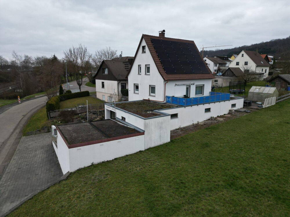 Thumbnail-Helles 4,5 Zi. Einfamilienhaus mit großem Garten und 130 m² flexibel nutzbarer Gewerbefläche