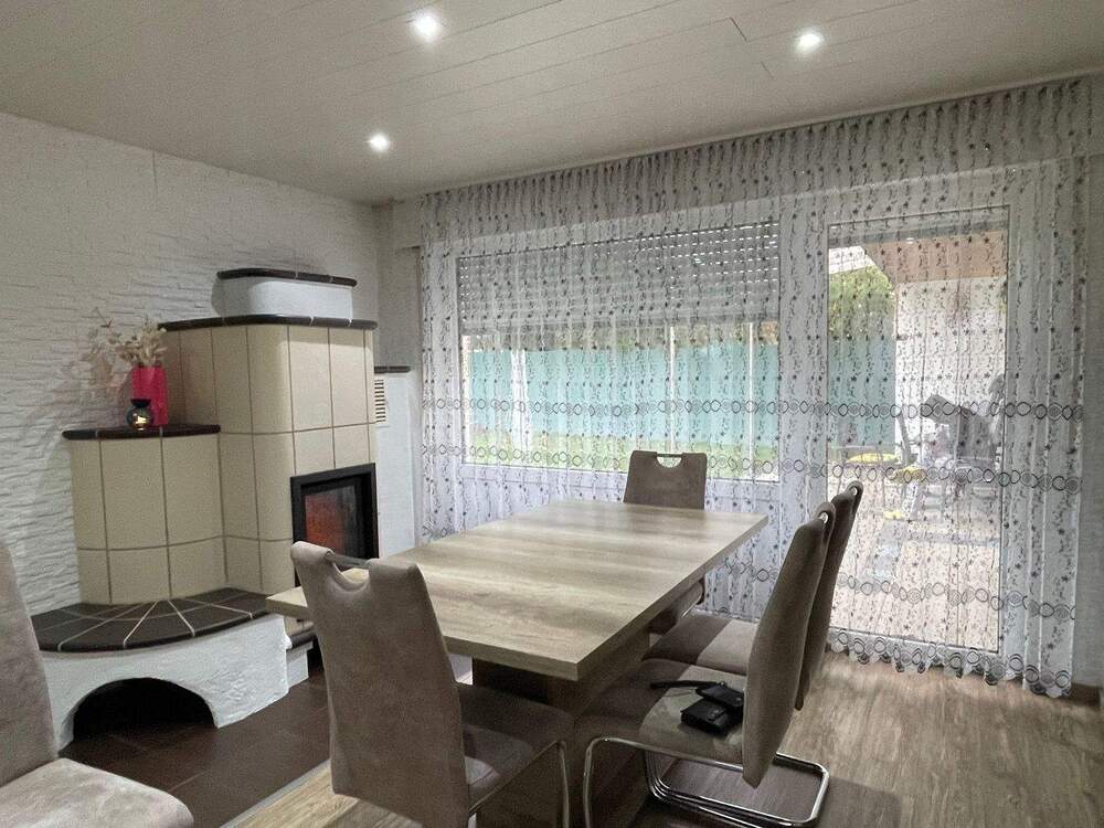 Thumbnail-Modernisiertes Reihenbungalow in Bad Dürrheim – Wohnen auf einer Ebene mit Garten und Kamin