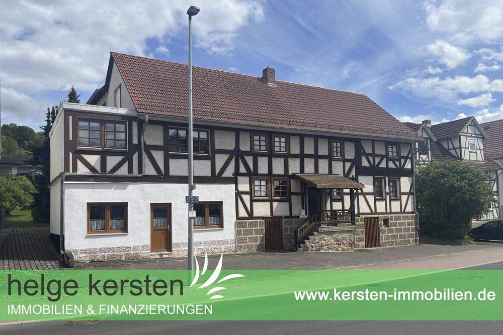 Thumbnail-Großes Zweifamilienhaus mit schönem Grundstück in Altmorschen sucht neue Eigentümer!