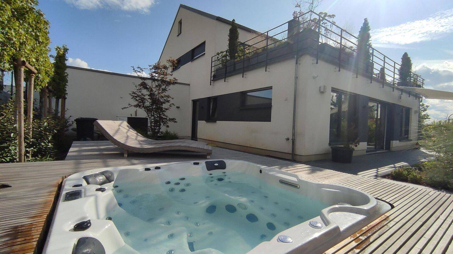 Thumbnail-Feldrandlage & Wellness: Modernes Einfamilienhaus mit A+ Energieklasse