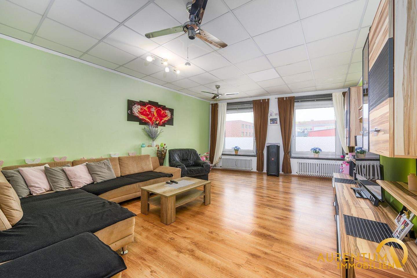 Thumbnail-TOP LAGE: Neutraubling mit 113 m² im 1. Stockwerk mit Außenstellplatz zu verkaufen