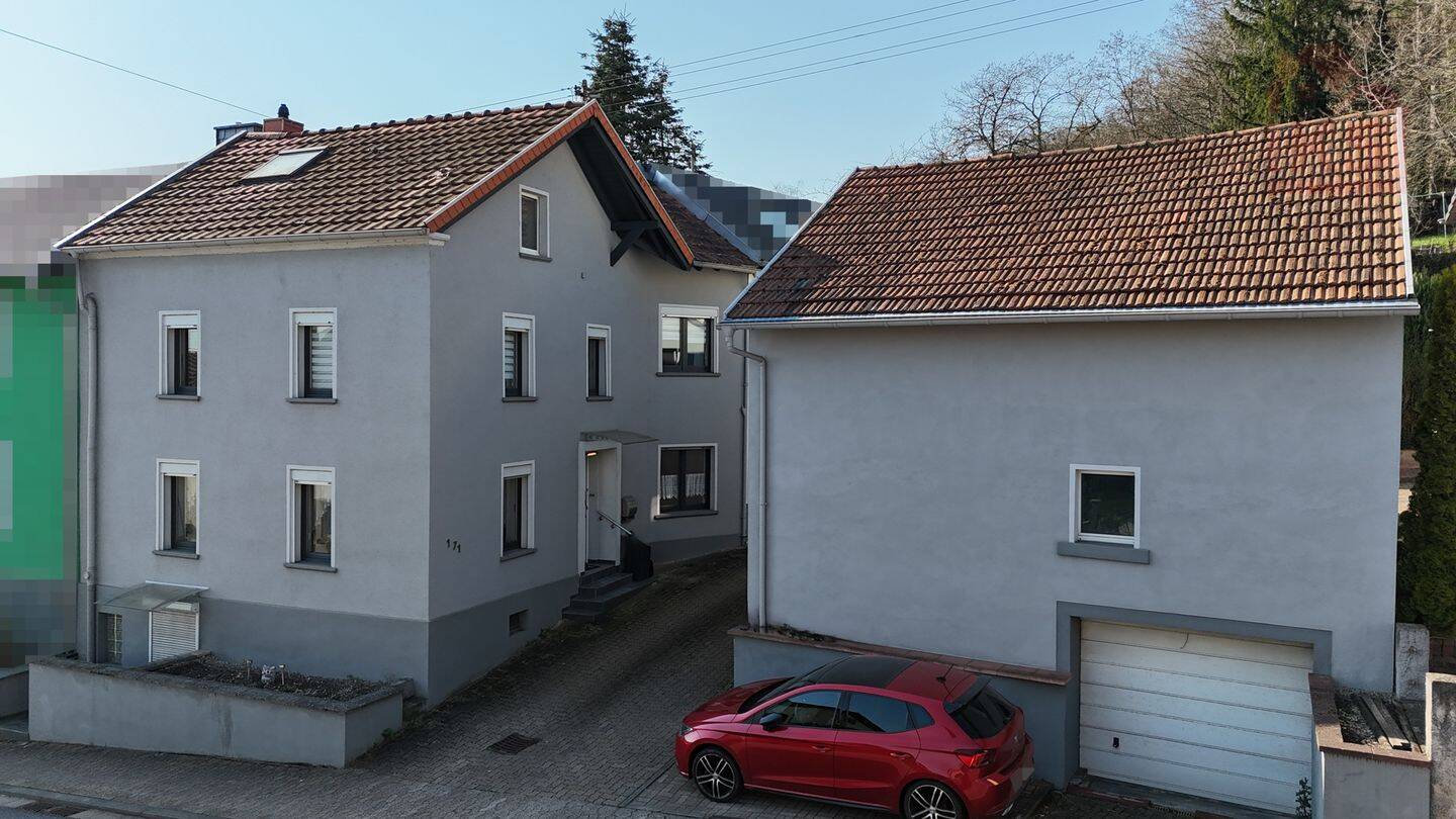 Thumbnail-Haus, Garten und Garage. Zwar getrennt voneinander, dennoch bezugsfertig.