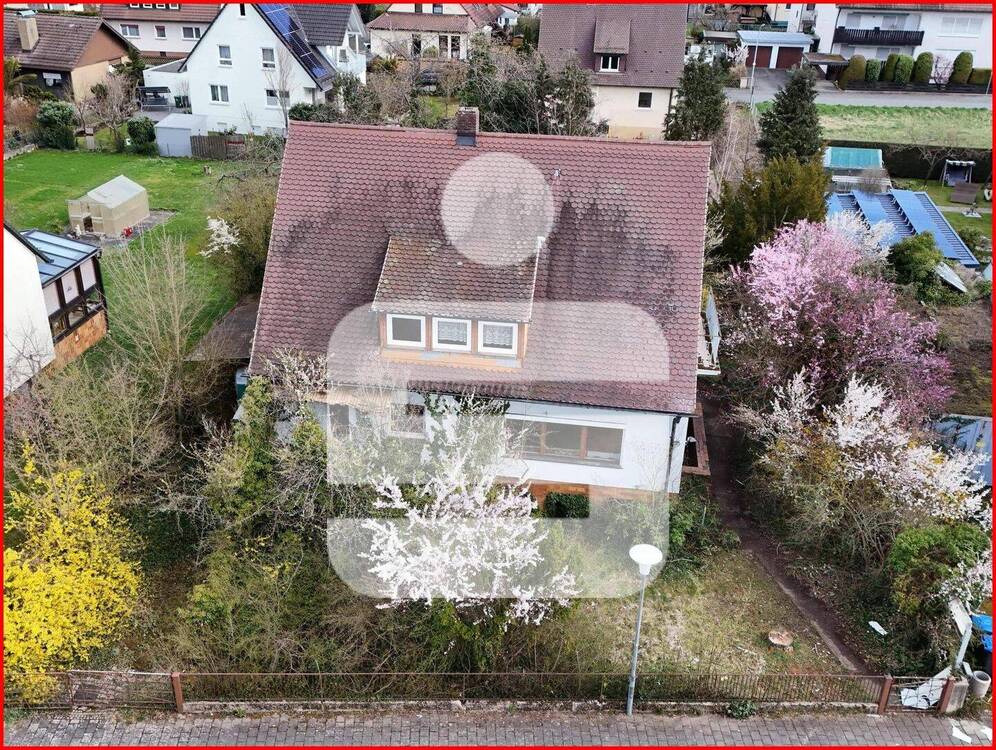 Thumbnail-Großzügiges Einfamilienhaus mit großem Grundstück - viel Potenzial!