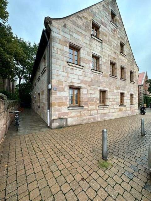 Thumbnail-2 Zimmer mit Balkon in Poppenreuth | Wohnen in historischem Ambiente