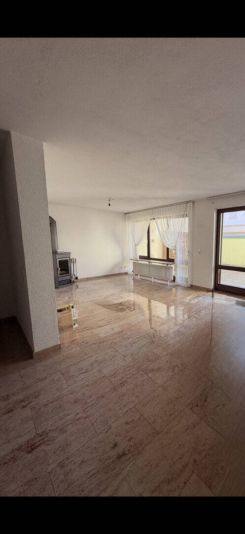 Thumbnail-Einzugsfertiges, gepflegtes Reihenmittelhaus (1-2 Familienhaus) in zentraler Lage von Renningen