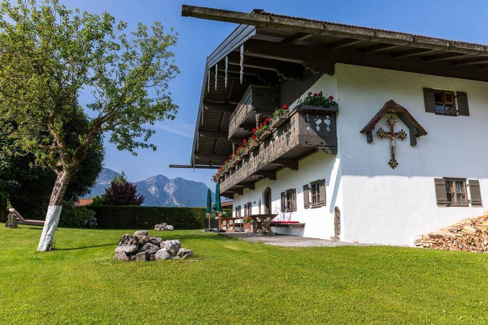 Thumbnail-BESONDERES ANWESEN IM CHIEMGAU: HIST. LANDHAUS MIT ALPENBLICK UND VIELSEITIGEN MÖGLICHKEITEN