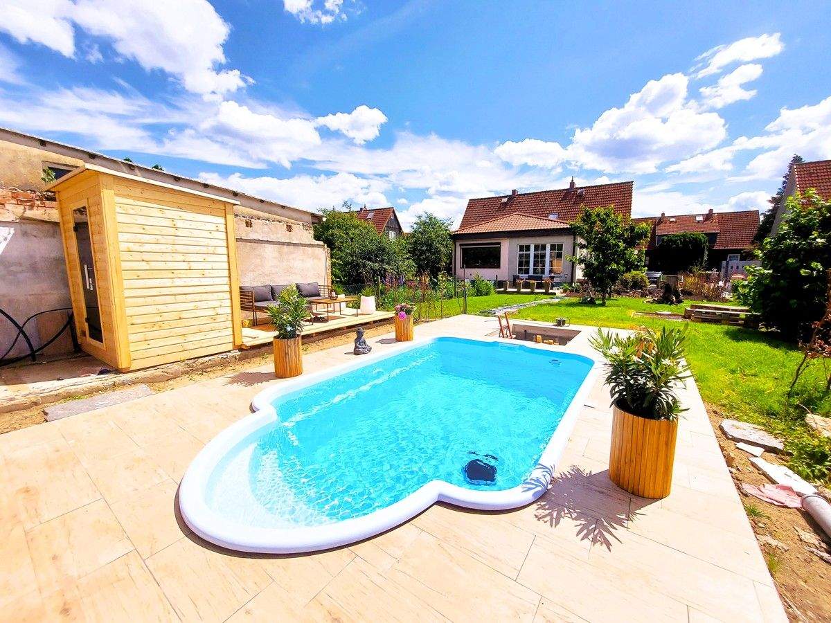 Thumbnail-modernisierte Haushälfte mit Pool und Saunahaus in ruhiger Lage von Neustrelitz