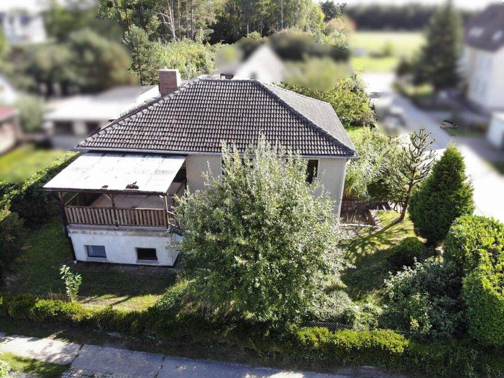 Thumbnail-Familienhaus mit Terrasse, Einliegerwohnung und Nebengelass in ruhiger Lage