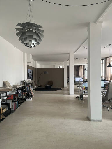 Thumbnail-Kreativer Loft-Arbeitsplatz in Frankfurt-Oberrad; flexible Schreibtischplätze