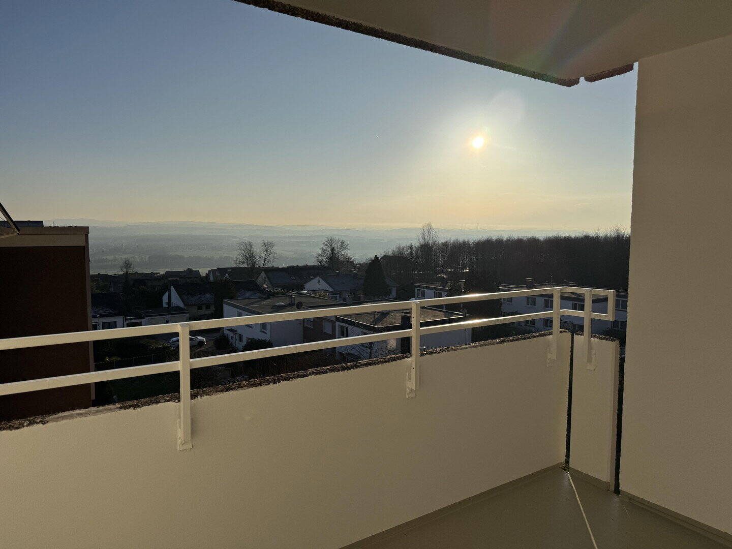 Thumbnail-Neu renovierte 2,5 -Zimmer-Wohnung mit Balkon und Weitsicht ins Sauerland