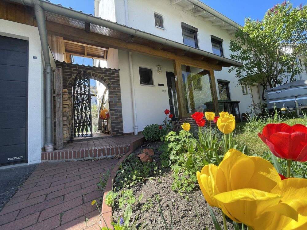 Thumbnail-Reihenendhaus mit großem Garten und 3 Garagen in Coburg Zentrum