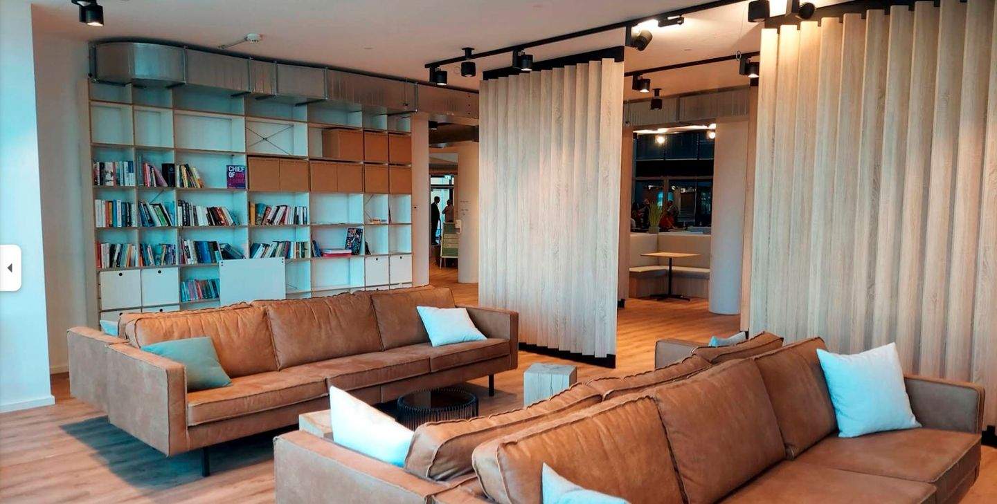 Thumbnail-Moderner Schreibtischplatz im Top-Büro Köln - 247 Zugang und Start-Up-Atmosphäre