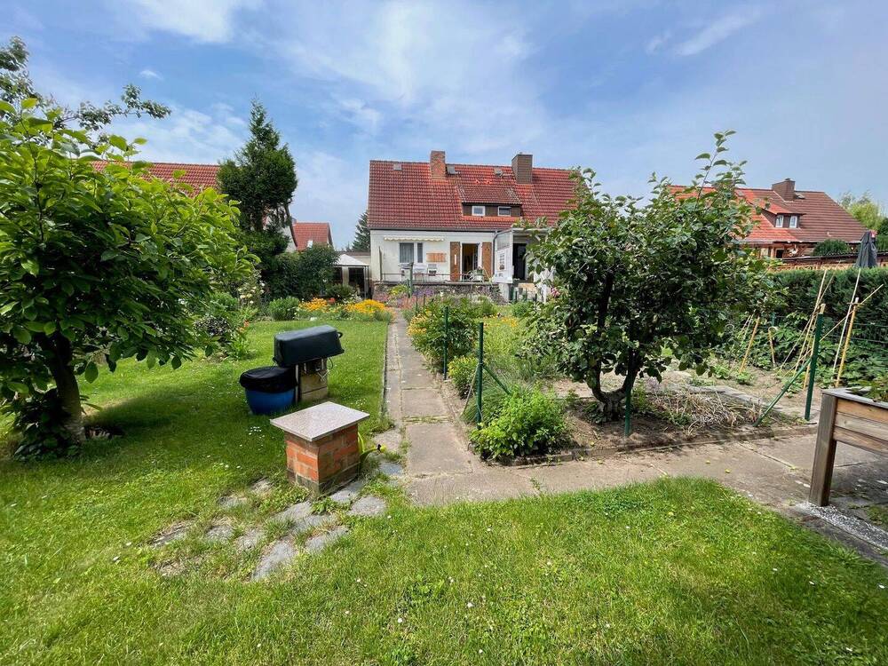 Thumbnail-Doppelhaushälfte mit Garage und Vollkeller in MD Stadtfeld West