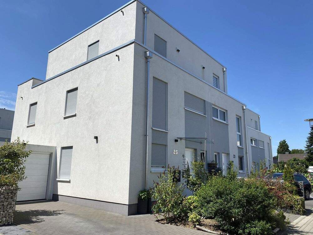 Thumbnail-Doppelhaushälfte mit luxuriöser Innenausstattung, vollmöbiliert, bezugsfertig.