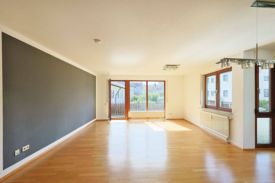 Thumbnail-Helle 4,5-Zimmer-Wohnung mit großem Balkon