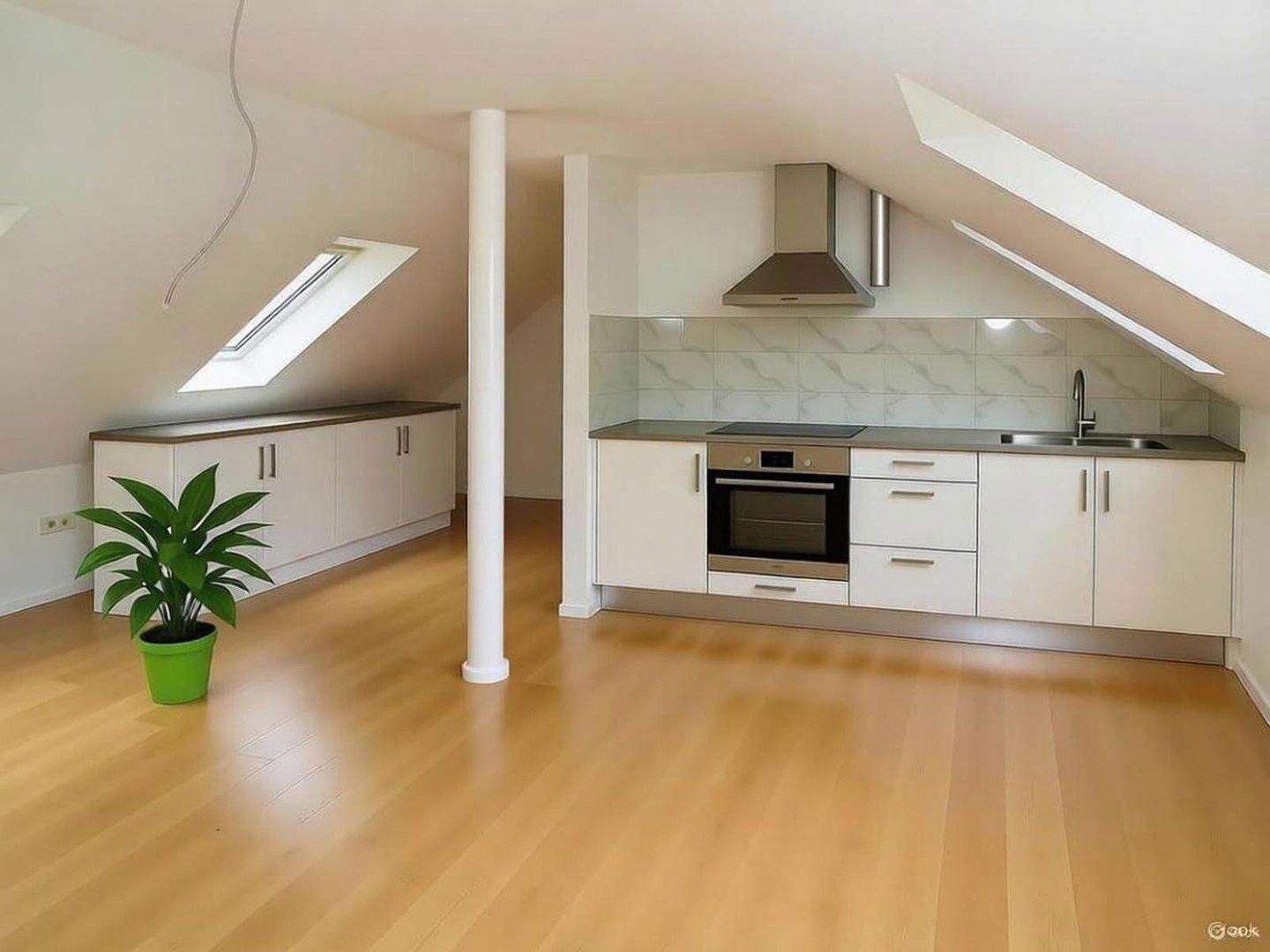 Thumbnail-Sehr helle, moderne DG- Wohnung in kleiner Einheit, ca. 90m² Grundfläche mit Garten und Stellplatz