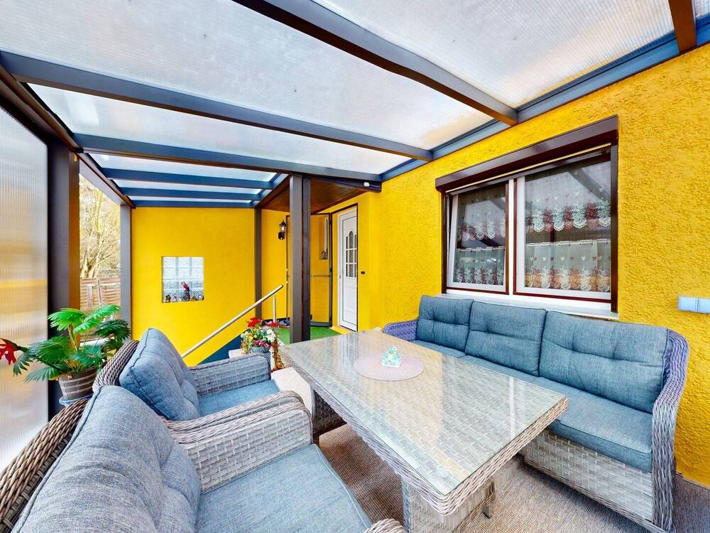 Thumbnail-Großzügiges Familienhaus mit überdachter Terrasse & Pool