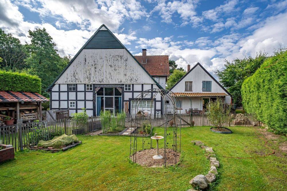 Historisches Fachwerk-Hofgebäude in Enger