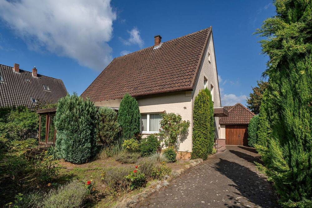 Gepflegtes Ein-/Zweifamilienhaus mit 6 Zimmern 