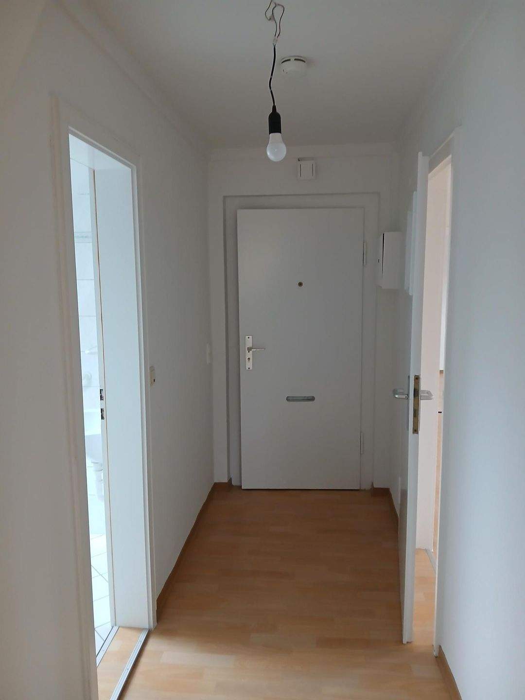 Thumbnail-AB SOFORT VERFÜGBAR: Schön geschnittene 3-Zimmer Wohnung mit Tageslichtbad!