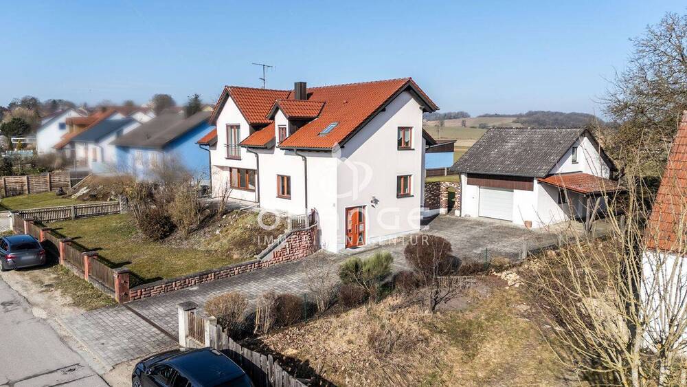 Thumbnail-***2 WOHNUNGEN + GROSSES GRUNDSTÜCK: GEPFLEGTES ZWEIFAMILIENHAUS IM GRÜNEN***