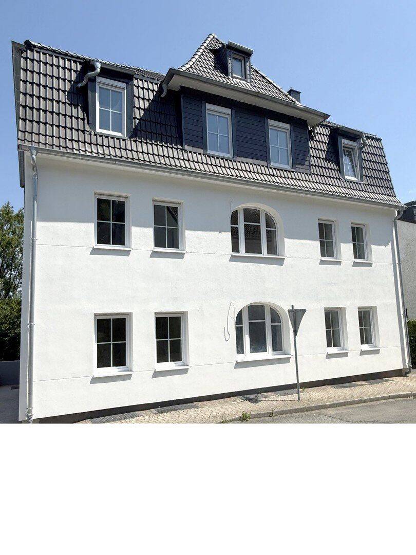Thumbnail-Energetisch saniertes Mehrfamilienhaus, moderne Ausstattung, große Garage, Photovoltaik