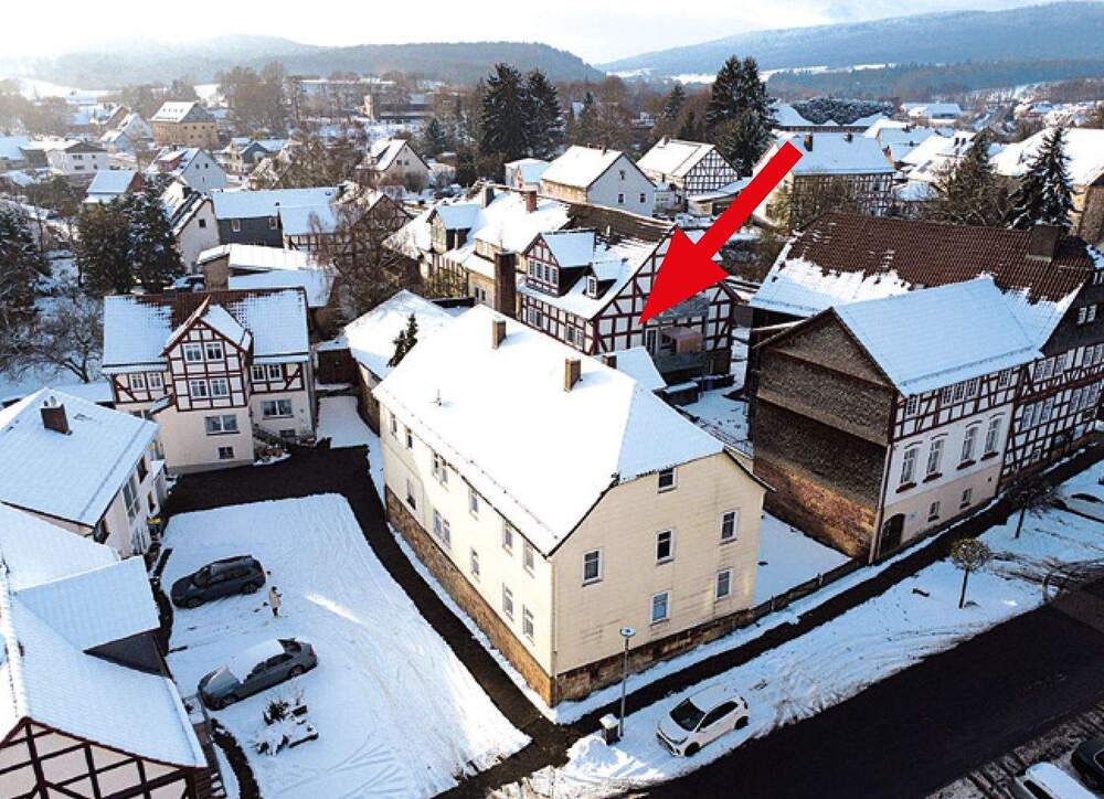 Thumbnail-Mehrfamilienhaus mit 3 WE im Zentrum von Jesberg - leerstehend