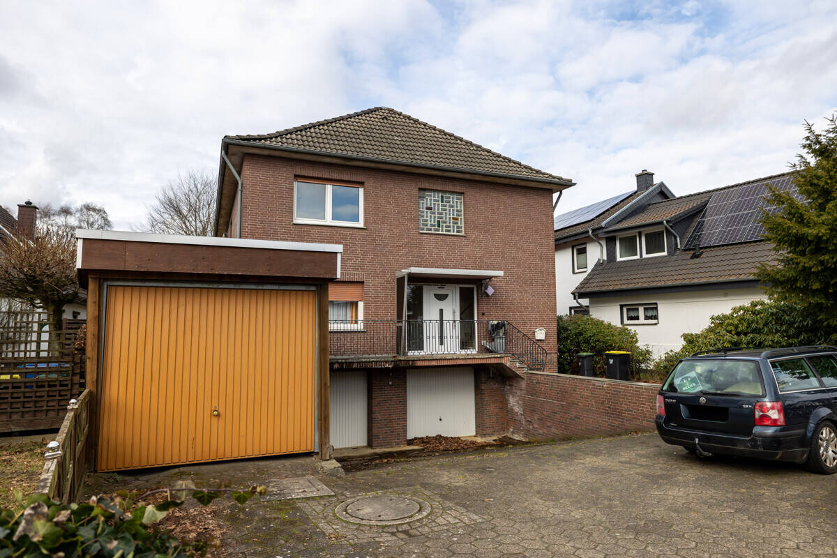 Thumbnail-*** 2 FAMILIENHAUS mit 3 GARAGEN - riesiges GRUNDSTÜCK - von ECKE zur DECKE volles POTENZIAL ***