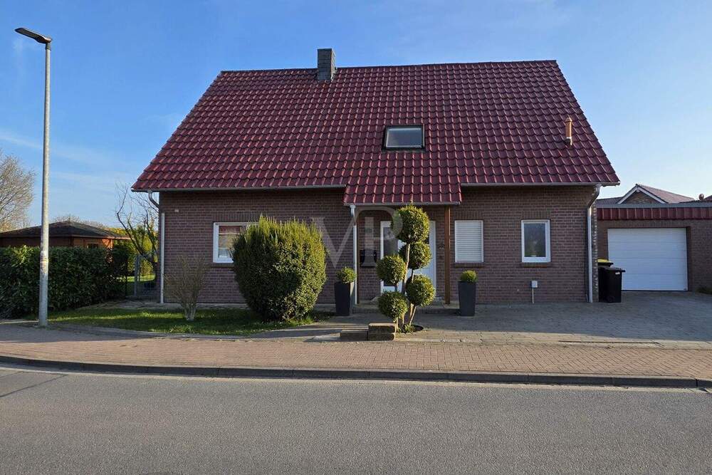 Thumbnail-Verklinkertes Einfamilienhaus in Holzständerbauweise (Gussek) in Feldrandlage