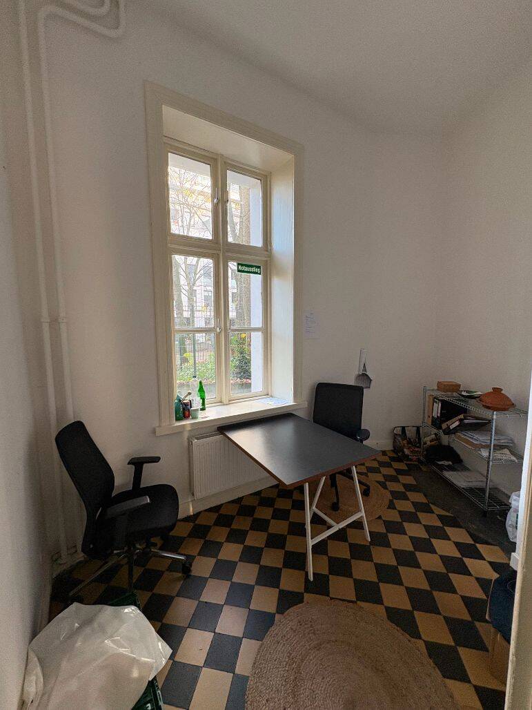 Thumbnail-Helles Altbau-Büro: Möblierter Schreibtischplatz im Herzen St. Pauli