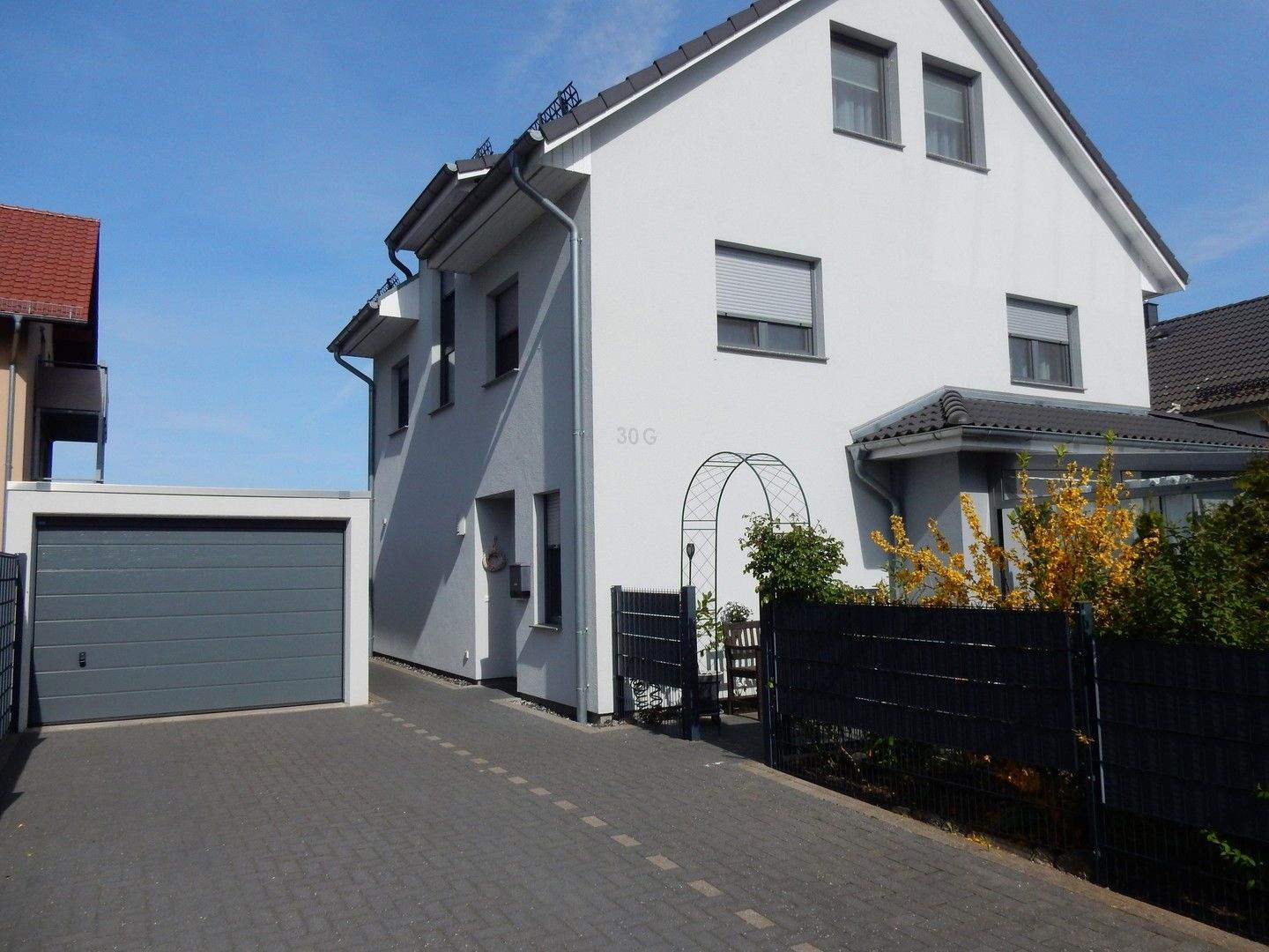 Thumbnail-Generationengerechtes Haus mit Wintergarten und Garage am Strelasund ohne Provision