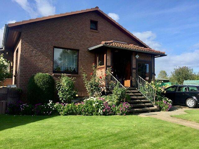 Thumbnail-Ruhige Lage, viel Platz, Einzelgarage sucht...