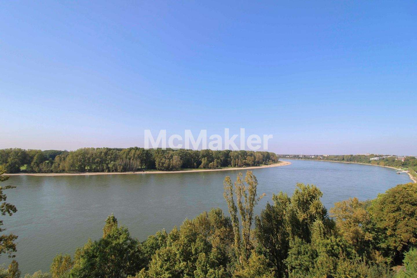 Thumbnail-Spitzenlage im 9. Stock: Großzügige 4-Zimmer-Wohnung mit Schwimmbad, Sauna und Tiefgarage