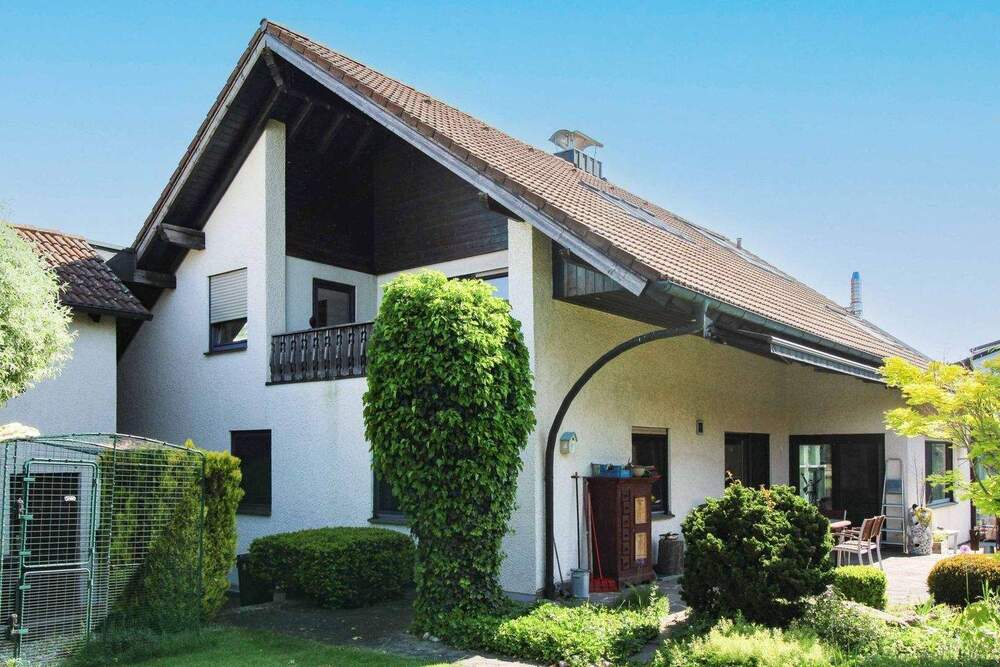 Thumbnail-Wunderschönes EFH mit Ausbaumöglichkeit und parkähnlichem Grundstück in Illerkirchberg