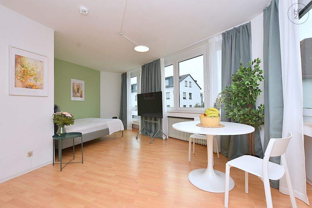 Thumbnail-Modern möblierte 1,5-Zimmer Wohnung mit Balkon und PKW-Stellplatz in zentraler Lage in Sindelfingen