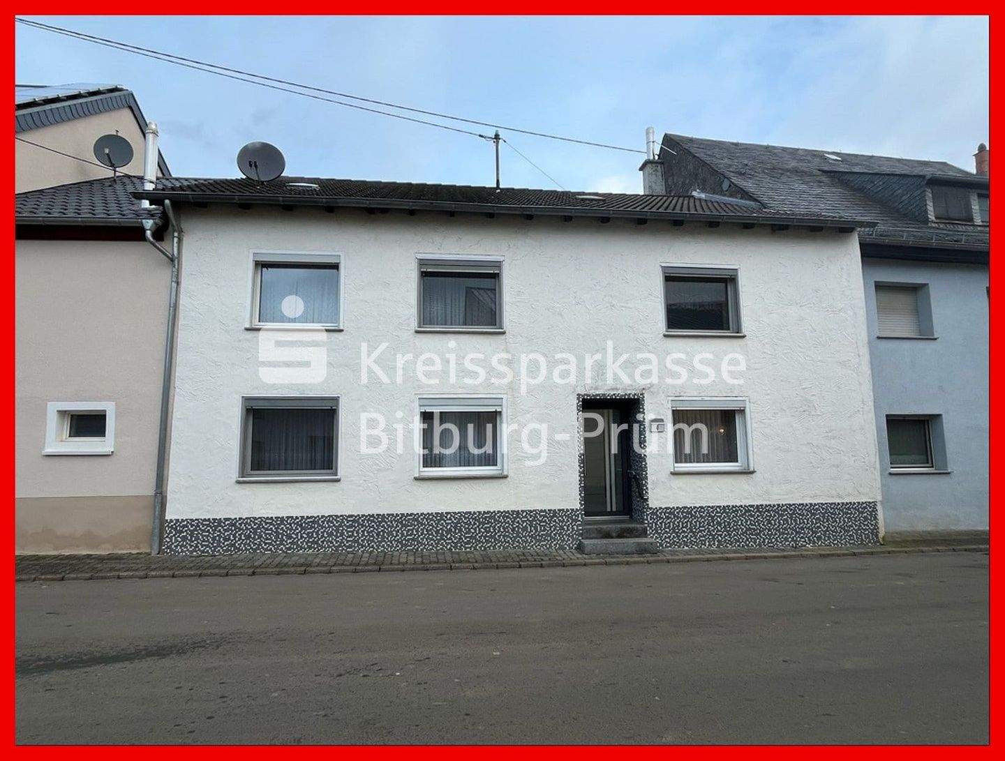 Thumbnail-Einfamilienhaus mit Nebengebäude