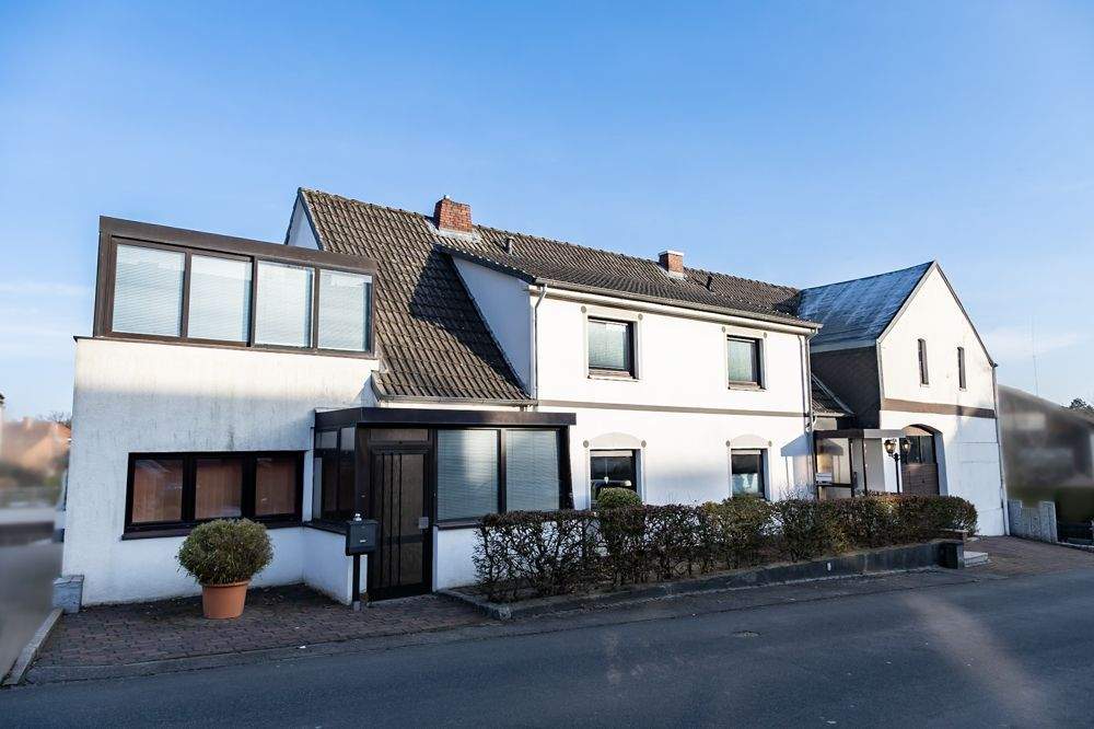 Thumbnail-Vielseitiges Einfamilienhaus mit zwei Wohneinheiten, Büro und Scheune im Zentrum von Oststeinbek