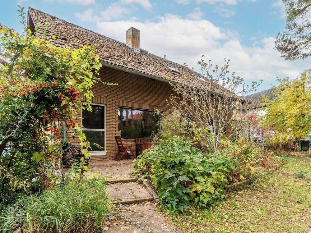 Thumbnail-Ruhig gelegenes Zweifamilienhaus mit Einliegerwohnung in Remise